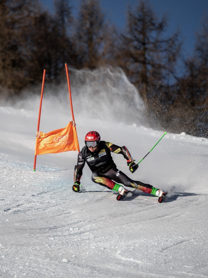 Vlkl Racetiger Gs R Wc Fis W/ Plate Skis 2025 - Image 2